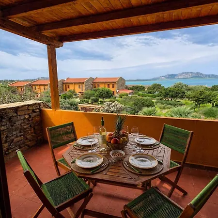 - Il Fortino Con La Vista Sull'asinara *
